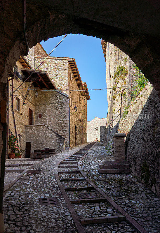 瓦洛在Nera citycape和Chiesa在Santa Maria, Umbria Italy